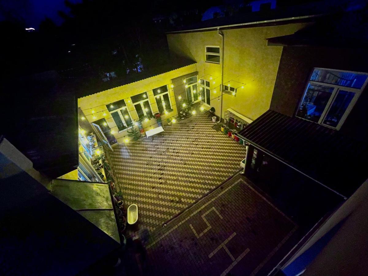Sweet Home Hostel บิชเคก ภายนอก รูปภาพ