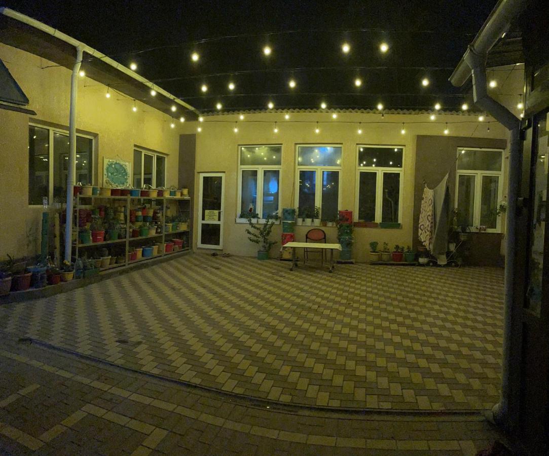 Sweet Home Hostel บิชเคก ภายนอก รูปภาพ