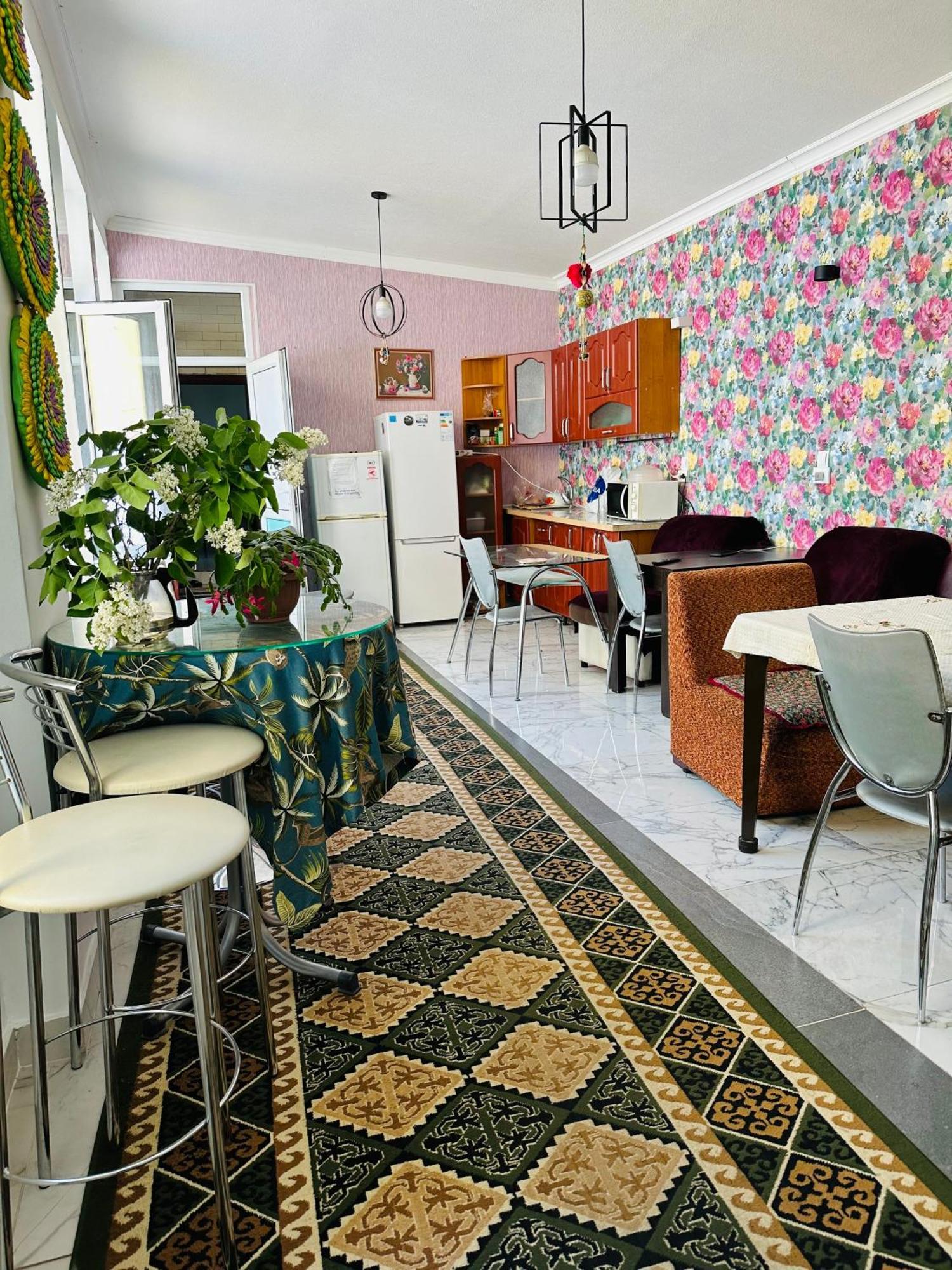 Sweet Home Hostel บิชเคก ภายนอก รูปภาพ