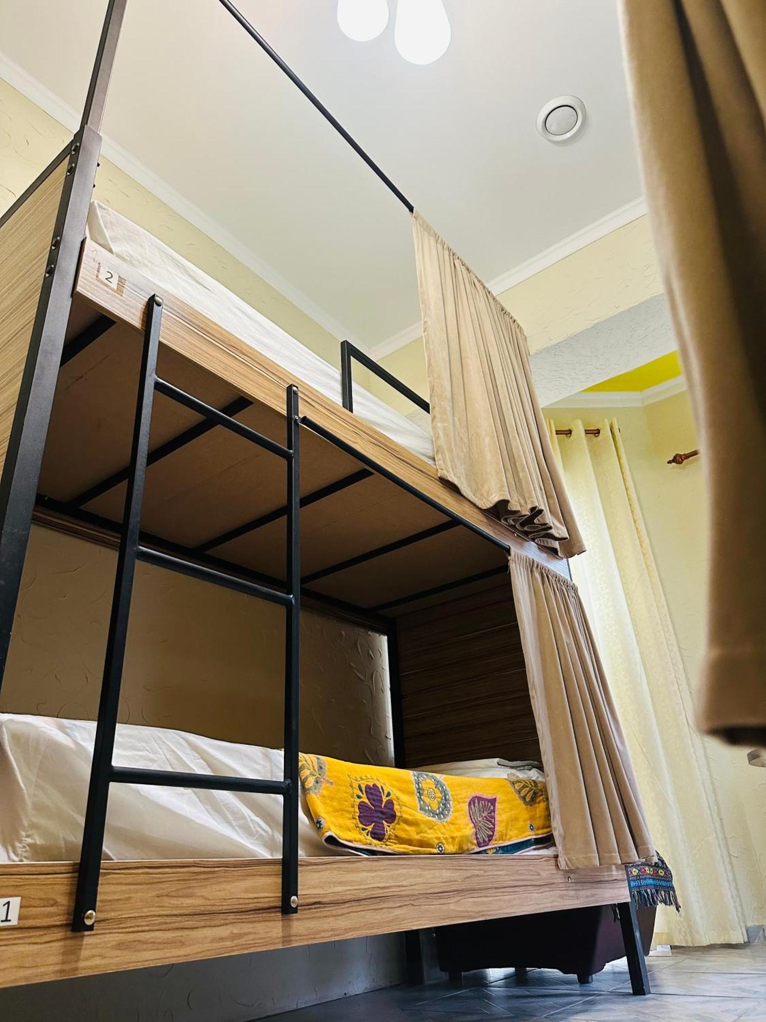 Sweet Home Hostel บิชเคก ภายนอก รูปภาพ